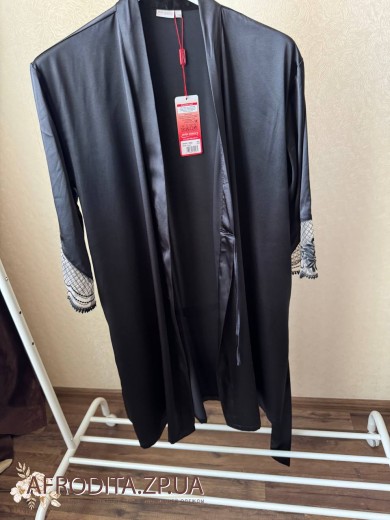 Жіночий шовковий халат чорний "Реджина" 3903-1 невеликий брак